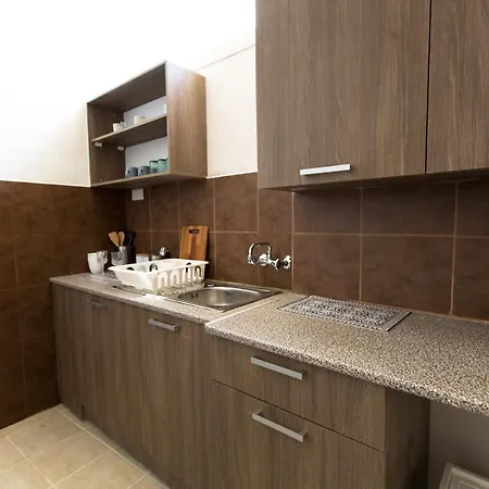 Laila's Cozy Garden House & 2* Larnaca